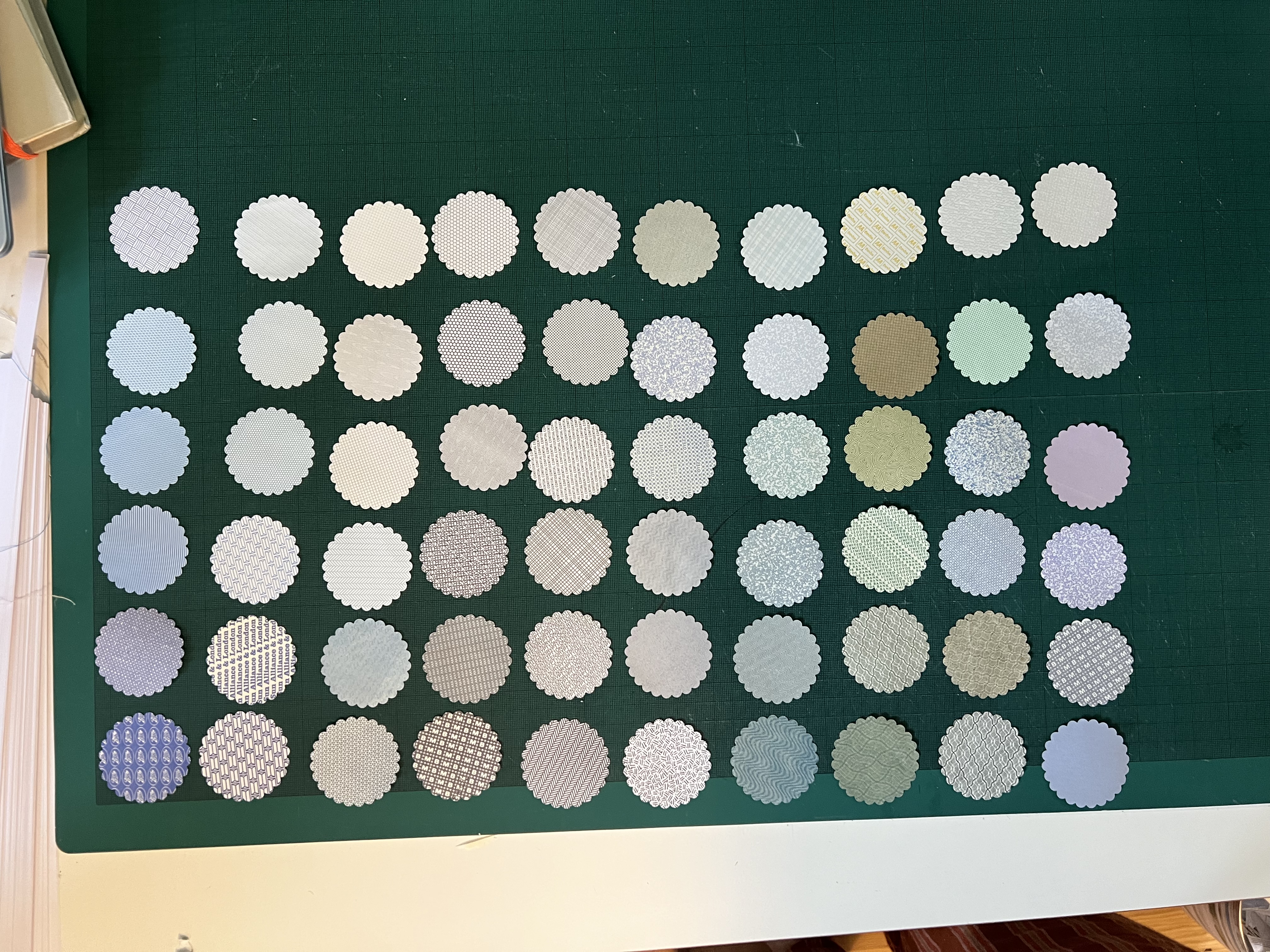 Envelope privacy patterns arranged in a grid